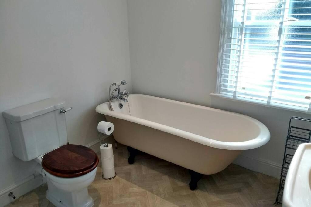 Luxury Townhouse In Town Centre, Views, River Walk, Free Parking Shrewsbury Exteriér fotografie